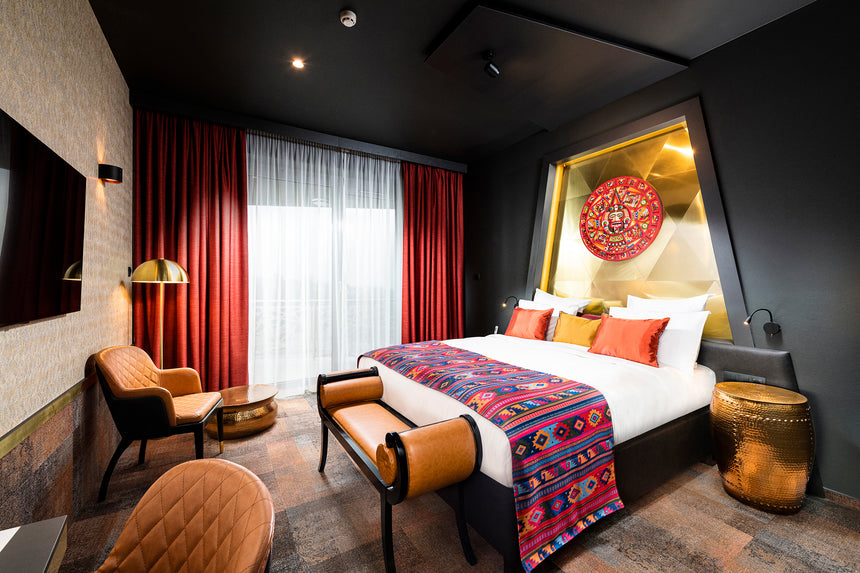 Charla éttermi szék, választható kárpitozással, pácolással