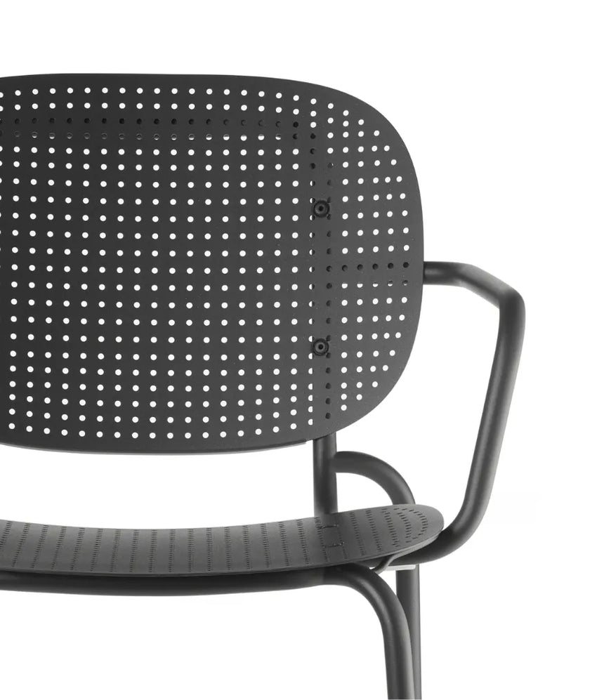 Si-Si Dots karfás szék – fehér hátteres render