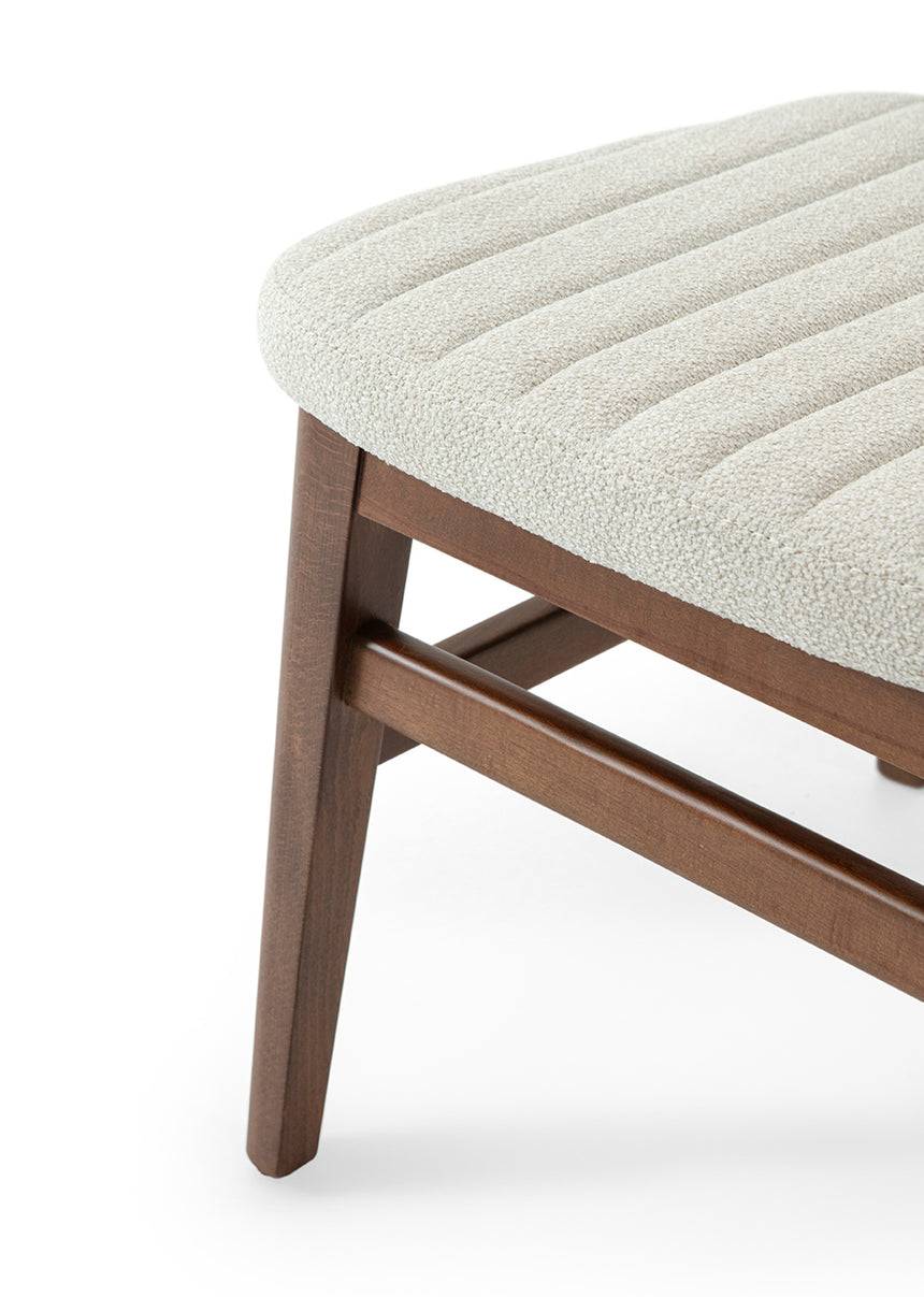 Evans fonott éttermi szék, választható kárpitozással, pácolással