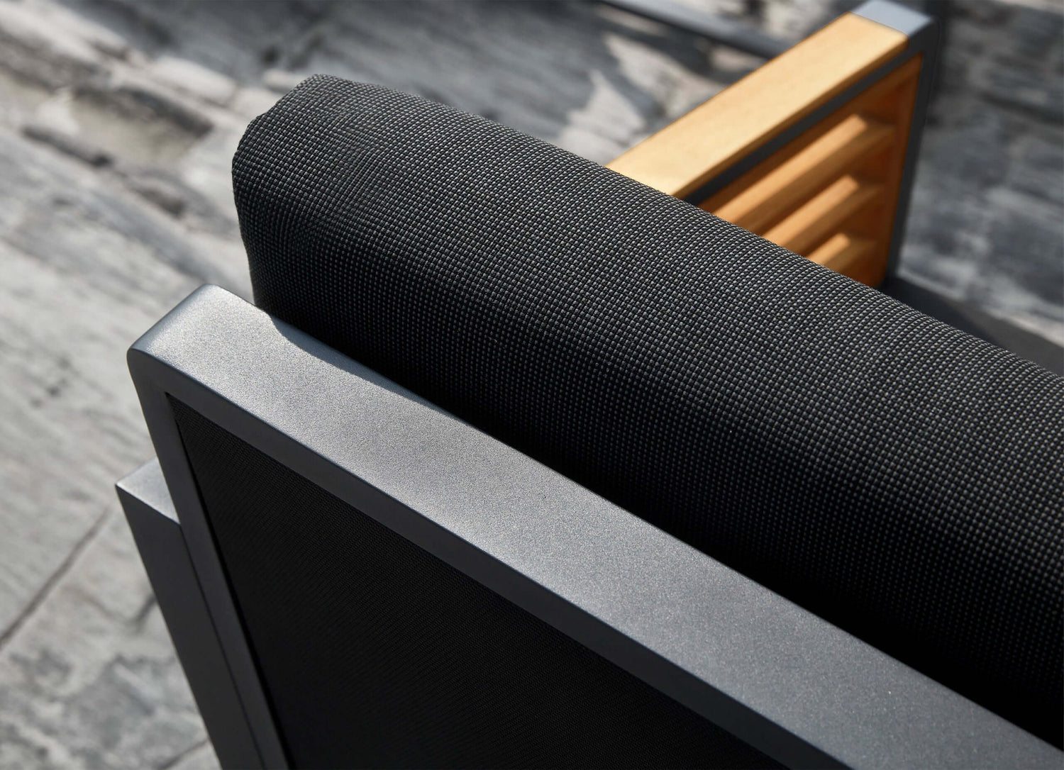 Higold New York 4 személyes kerti étkezőszett, fekete színben