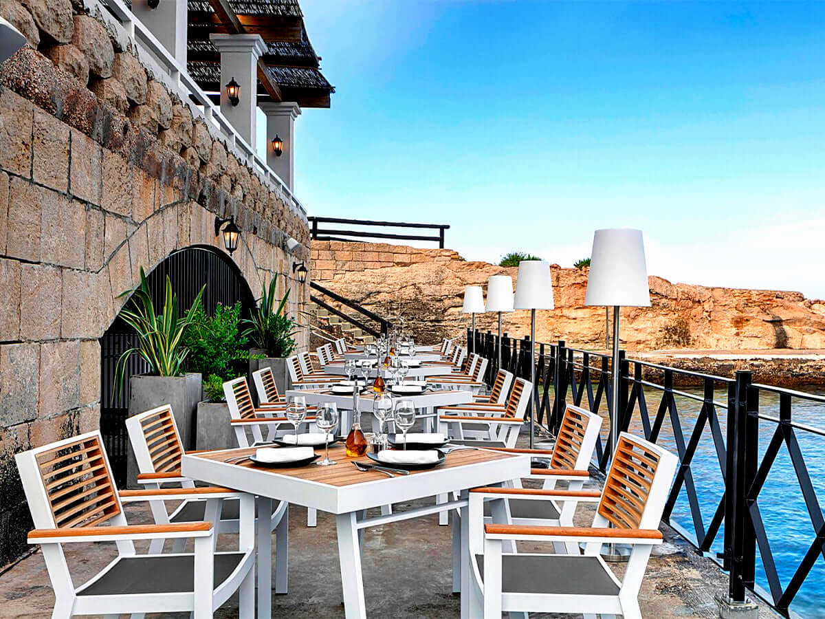 Higold York 4 személyes kerti étkezőszett, fehér színben