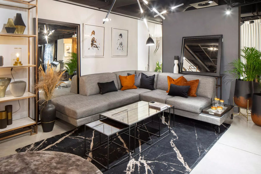 Pietra Black Honey modern szőnyeg enteriőrben