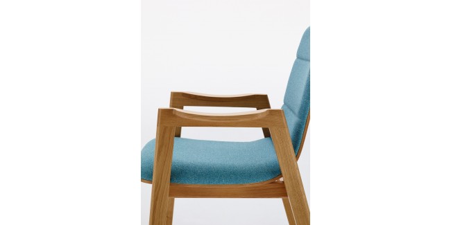 Lakossági Beltéri Bútorok PG Dub B minőségi karfás kárpitozott fa szék