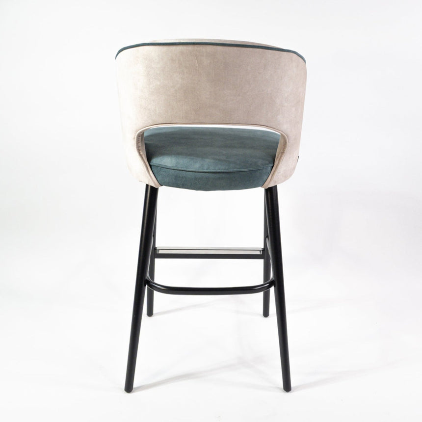 SIGMA II éttermi bárszék – professzionális kényelem és modern design