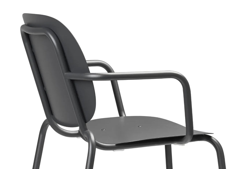 Si-Si karfás szék – fehér hátteres render