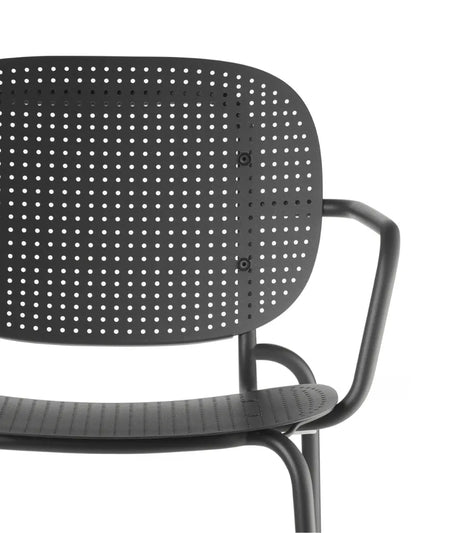 Si-Si Dots karfás szék – fehér hátteres render