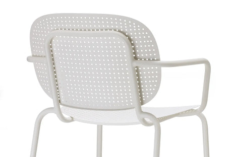 Si-Si Dots karfás szék – fehér hátteres render