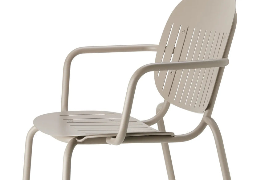 Si-Si Barcode karfás szék – fehér hátteres render