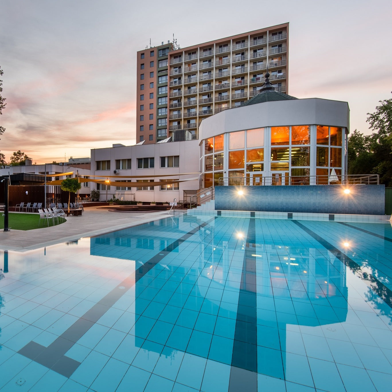 Hotel Barátság – MobCenter bútorozás