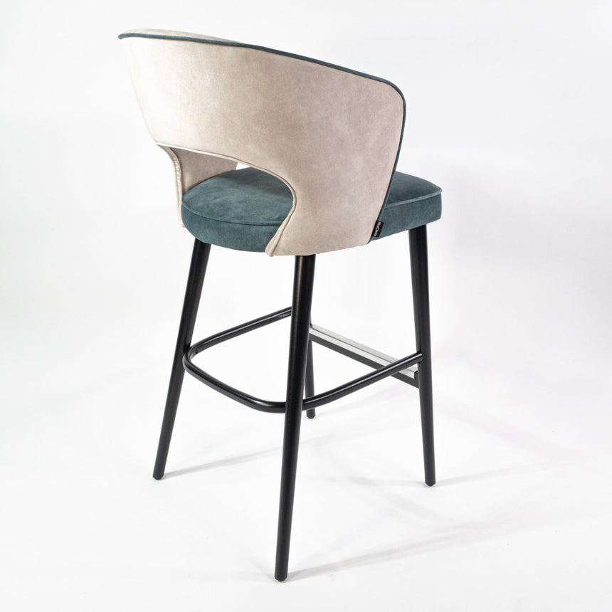 SIGMA II éttermi bárszék – professzionális kényelem és modern design