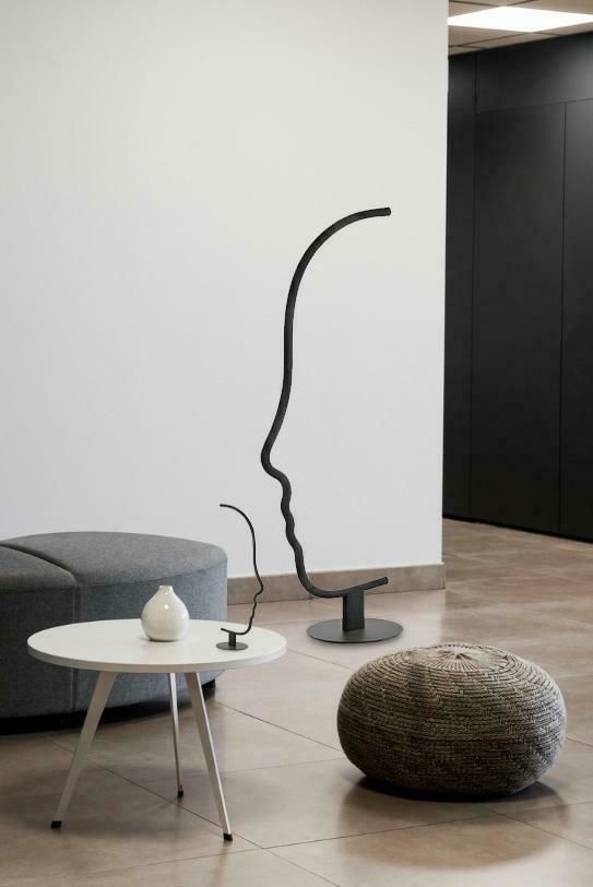Face Table asztali lámpa fekete – LED, acél, alumínium