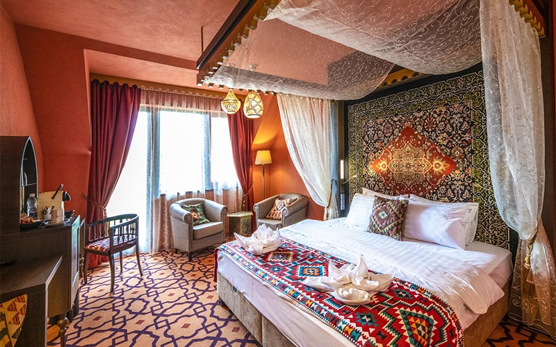 Mesés Shiraz Hotel – MobCenter bútorozás