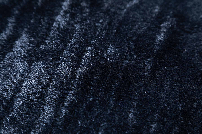 Canyon Dark Blue viszkóz szőnyeg nappaliban