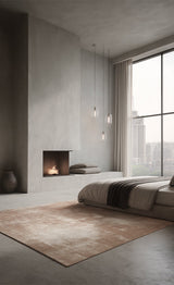 Cliff Beige modern szőnyeg nappaliban, kanapé előtt