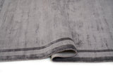 Frame Steel Gray viszkóz szőnyeg nappaliban