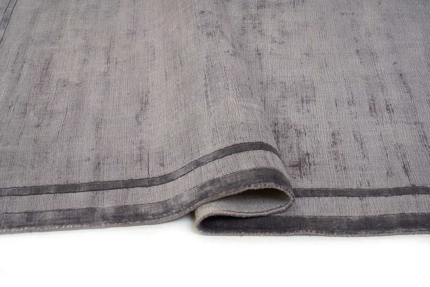 Frame Steel Gray viszkóz szőnyeg nappaliban