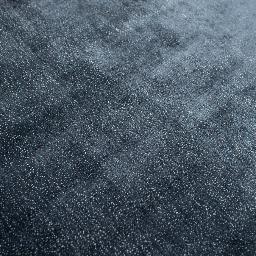 Linen Dark Blue viszkóz szőnyeg szálszerkezete közelről