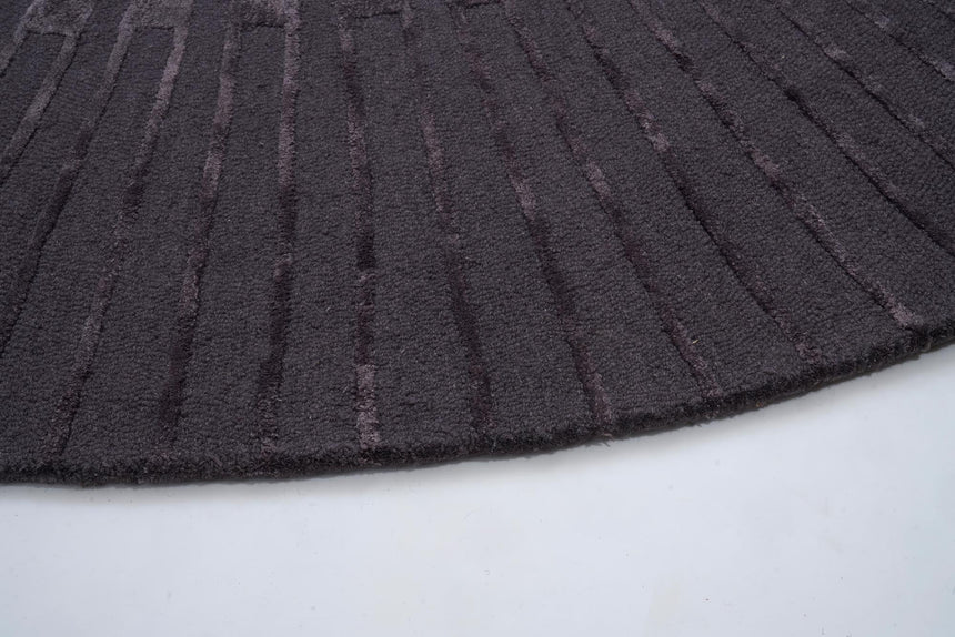 Radius Dark Gray kerek gyapjú szőnyeg koncentrikus mintázata